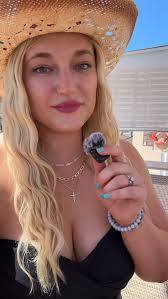 Hopeful Highlights! My new segment of good news to break up all of the  doomscrolling, ￼negativity, and inject a bit of my favorite positive news  stories. Every day role models and quiet miracles are ...