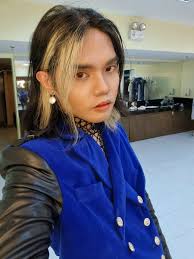 hourly pablo 🌭 (@hourlynasejun)