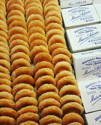Biarritz Les Macarons De La Maison Adam Pays Basque Gastronomie Basque