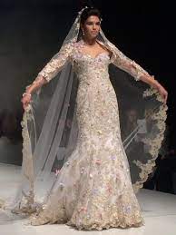 Pin By Avecedaire On Wonder Bride Vs Bridezilla Butterfly Wedding Dress Short Wedding Dress Bridal Couture