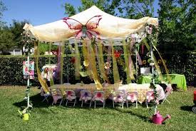 Kindergeburtstag Deko Und Tipps Fur Eine Party Im Freien 70 Tolle Ideen Fur Die Gartenparty Tinker Bell Party Party Im Freien Und Kindergeburtstag Deko