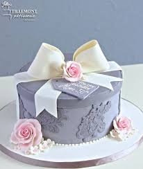 Fondant 50th Birthday Cakes For Ladies Single Tier Cakes Patisserie Tillemont Montreal Cake Decorating With Fondant Gift Box Cakes Birthday Cake For Women Elegant