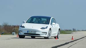 test tesla model 3 beindruckend trotz schwachen adac