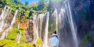 Memberikan informasi terbaru mengenai objek wisata, terkait dengan alamat lokasi, harga tiket masuk 2021, daftar harga menu 2021. Wisata Air Terjun Tumpak Sewu Dibuka Lagi Mulai 24 Mei 2021