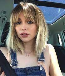 A centerpiece for the french bob is the bangs/fringe. Short Hairstyle With Curtain Bangs Korotkie Volosy S Chelkoj Volosy S Chelkoj Volosy