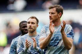 Christian eriksen heeft geluk dat hij nog leeft, maar het is onwaarschijnlijk dat hij nog zal voetballen. Christian Eriksen Dismisses Bull Rumours About His Wife And Tottenham Team Mate Jan Vertonghen London Evening Standard Evening Standard