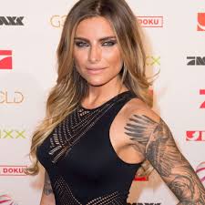 Having been raised under the mantra follow your dreams and being told they were special, they tend to be confident and tolerant of difference. Pain Fame Sucht Besten Tatowierer In Deutschland Kino Tv