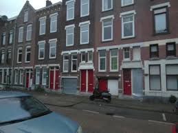 De harde kern van het actiecomité tegen de sloop van de tweebosbuurt is voorzien van gereedschap, want ze hebben een 'ludieke actie' in petto. Tweebosbuurt Squat Net