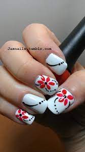 Pero si tienes una boda o una fiesta a punto de llegar, no puedes dejar de probarlas. Unas Con Flores 2 Unas Decoradas Con Flores Unas Con Flores Manicura De Unas