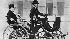 Der lothringer nicolas joseph cugnot konstruierte seinerzeit den ersten dampfwagen. Beginnings Of The Automobile The Predecessor Companies 1886 1920 Daimler Company Tradition Company History