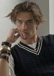 Marcus Bruce's Instagram, Twitter & Facebook