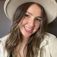 Shelby Schmitt's Instagram, Twitter & Facebook