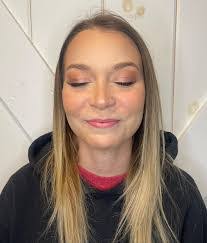 Gina Bosley's Instagram, Twitter & Facebook