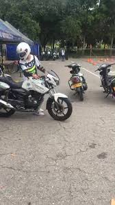 Escuela Moderna De Conducción, Pista De Conducción De Moto