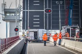 Vanaf 26 juli 2021 maximaal 50 km/h op de haringvlietbrug (a29) nieuwsbericht 20 juli 2021 vanaf maandag 26 juli 05.00 uur geldt een maximumsnelheid van 50 km/h op de haringvlietbrug. Let Op De Haringvlietbrug Is Dit Weekend Weer Deels Afgesloten