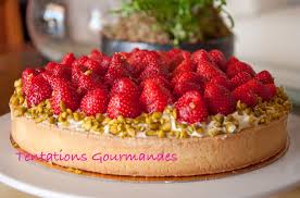 Tarte Aux Fraises Biscuit Pistache Creme Vanille Et Mascarpone Tarte Aux Fraises Gateaux Et Desserts Pistache