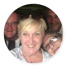 Elaine Fenton's Instagram, Twitter & Facebook