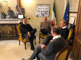 Raggio 3 (adiacenti piazza mazzini) e ha presentato i sedici nomi che andranno a comporre il gruppo a sostegno del sindaco. Giovanni Toti On Twitter In Comune A Chiavari Con Il Sindaco Marco Di Capua Per Fare Il Punto Sul Lavoro Fatto E Su Quello Ancora Da Fare Per Questo Comune Con Un