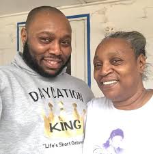 And he was still in full control 😮‍💨 Remember when Floyd Mayweather was  forced to take a knee against Carlos Hernandez?