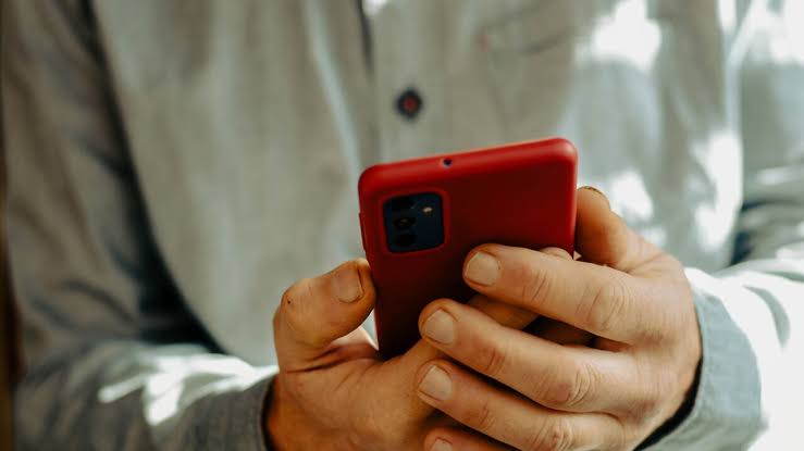 Qué se debe tener en cuenta al momento de escoger el mejor operador de  servicio de celular - Semana
