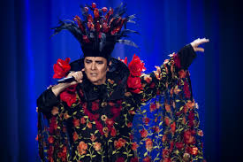 Per renato zero la vetrina è una gabbia che imprigiona e impedisce di liberarsi dalle convenzioni e dalle regole di una società che mette paletti e spegne i sogni. Renato Zero Giovedi 30 E Venerdi 31 Gennaio Al Palazzo Dello Sport Di Roma Le Ultime Due Date Di Zero Il Folle In Tour Viviroma