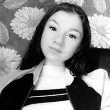 Leah Yates's Instagram, Twitter & Facebook