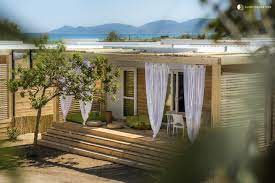 Gift Ideas For Your Best Friend On Christmas 2020 Festive Getaways Getaways Near Me Glamping Luxury Camping