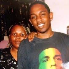 Paula Lamar's Instagram, Twitter & Facebook