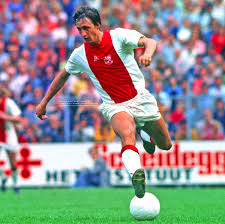 Ses parents, commerçants en fruits, habitent juste en face du stade de l'ajax. Tphoto On Twitter Johan Cruyff 14 Ajax Step In Ajax Vs Fc Amsterdam 6 1 At De Meer Stadion In Amsterdam Netherlands On 19 Aug 1973 Photo By Masahide Tomikoshi Tomikoshi Photography Https T Co 66ftxeeisv