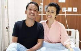 Maybe you would like to learn more about one of these? Ruben Onsu Masih Simpan Nomor Telepon Hingga Chat Terakhir Dengan Almarhumah Julia Perez