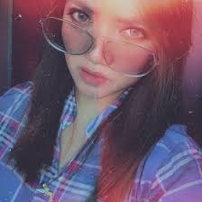 Kris Valencia (krisvalencia16)