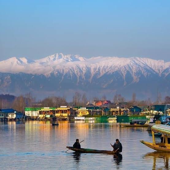 Dal Lake & Mughal Gardens (Srinagar) Image 2