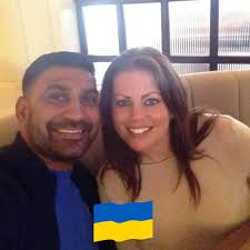 Is there any plumbers who would re silicone a shower tray? Thanks in advance