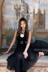 A fan asks blackpink's jennie out on a date through a $30,000 billboard sign near yg entertainment's. Blackpink S Jennie Kim Bigbang S G Dragon Are Dating Tatler Asia