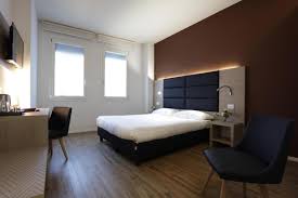 Ne esistono di molto compatti, con tre letti uno sull'altro per minimizzare l'ingombro. Letto A Castello Ferrara Updated 2021 Prices