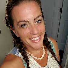 Danielle Mundy's Instagram, Twitter & Facebook