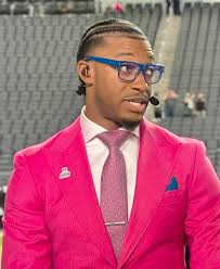 Powerful in pink—channel your inner Beyoncé with our piping trimmed suit!  Shop the look: http://bit.ly/XOQ-pinkjacket