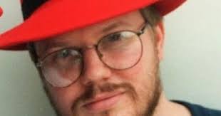 Efemerides de Tecnologia: 09 de mayo (1969) nace Marc Ewing. Fundador de  Red Hat