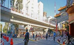 Barrio con gran actividad comercial, la parte norte del barrio comparte calles asfaltadas y casas con aires céntricas de la ciudad, pero el resto del barrio es de las. Se Abrio Juramento En Barrancas De Belgrano Nueva Ciudad