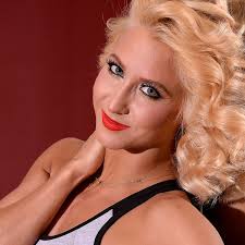 In ihrem ersten jahr gewann sie die fernsehsendung zusammen mit hans sarpei. Let S Dance Star Kathrin Menzinger Nach Dem Liebesaus Mit Vadim Garbuzov Er Ist Ihr Neuer Bunte De