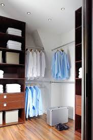 Kleiderstange Dachschrage Eine Nachtragliche Keiderstange Fur Die Dachschrage Kleiderstange Kleiderschrank Fur Dachschrage Offener Kleiderschrank Dachschrage