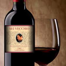 Etichetta D Augurio Di Buon Compleanno Attaccata Su Una Bottiglia Di Vino Bottiglia Buone Idee Etichette