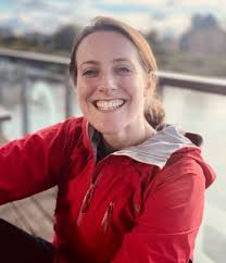 Code as law: Human lawyers and specialist legal AI