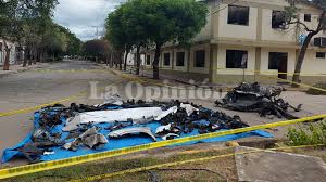 El carro bomba estalló frente a la alcaldía del municipio colombiano de corinto y dejó 43 personas lesionadas. Xiq28wrwtalzhm
