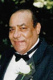 Edward Mentore's Instagram, Twitter & Facebook