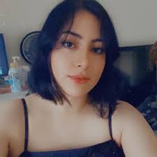 Hi all, just wondering if anyone has any experience using a weighted  blanket and sleeps with their chihuahua. A google search has told me it may  not be a good idea, but