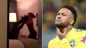 Estivens said that even though he and trindade have a good relationship, there was a time when things were pretty bad. Heimliches Bett Video Von Neymar Aufgetaucht Wen Belastet Dieses Video Netzwelt