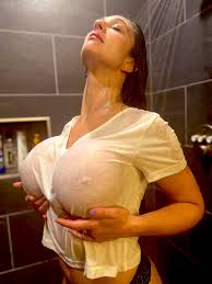 Renee Leigh on X: Wet Teeshirt fun 🍈 🍈 🚿 🥵 t.coYjUkkfTKLz  t.coxfsCzeGZxY  X