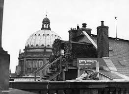1932 Laube Auf Dem Dach Des Berliner Stadtschlosses Familie Schonfeld Empire State Building Empire State Landmarks