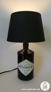 Wenn sie aus flaschen eine lampe selber bauen möchten, können sie geschlossene oder geöffnete flaschenkörper einsetzen. Gin Flaschenlampe Mit Schirm Selbst Bauen Oder Bauen Lassen Anleitung Flaschenlampe Lampen Selber Machen Flaschen Weinflaschen Lampen